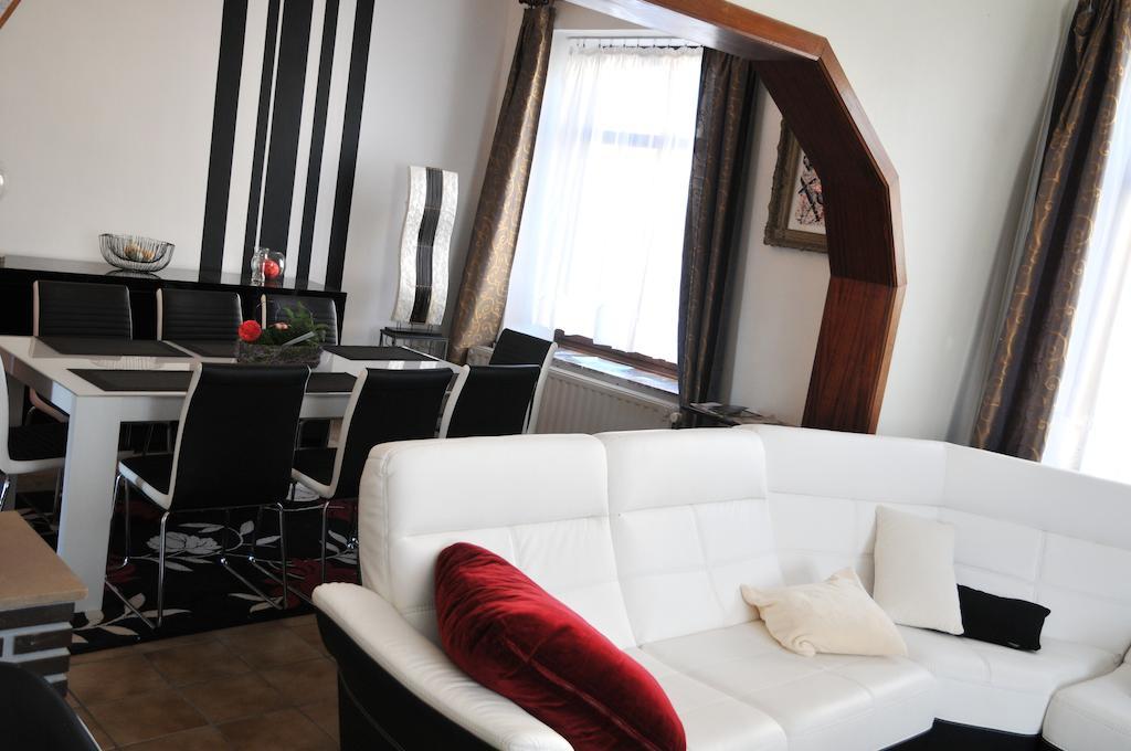 Gite Stone Lodge Bourcy Eksteriør billede